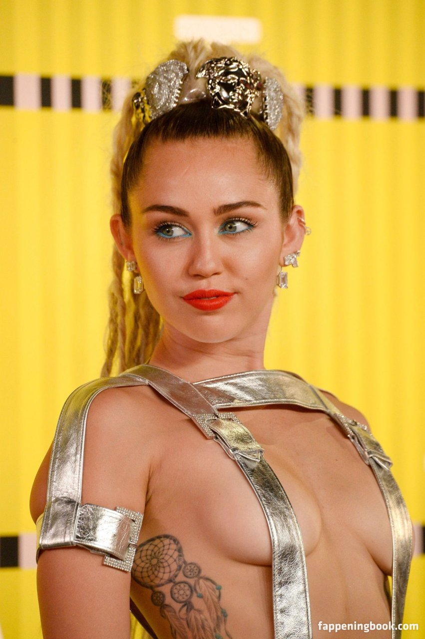 https://fappeningbook.com/photos/m/i/miley-cyrus/2000/1503.jpg