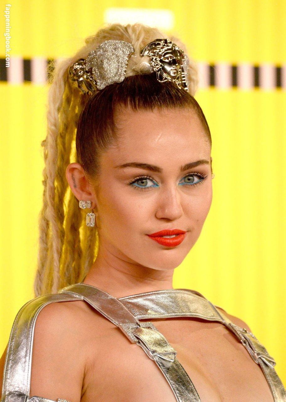 https://fappeningbook.com/photos/m/i/miley-cyrus/2000/1509.jpg