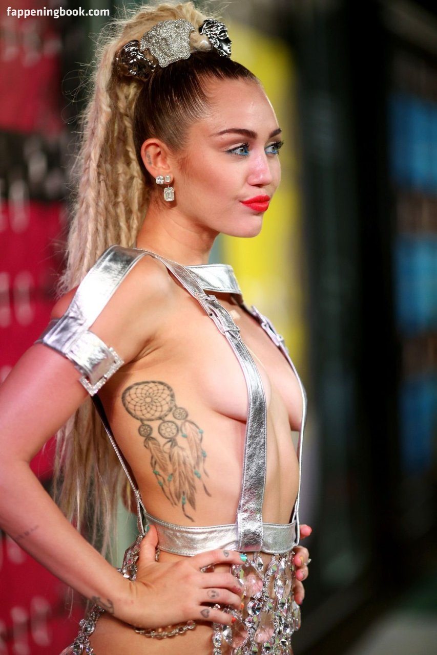 https://fappeningbook.com/photos/m/i/miley-cyrus/2000/1564.jpg