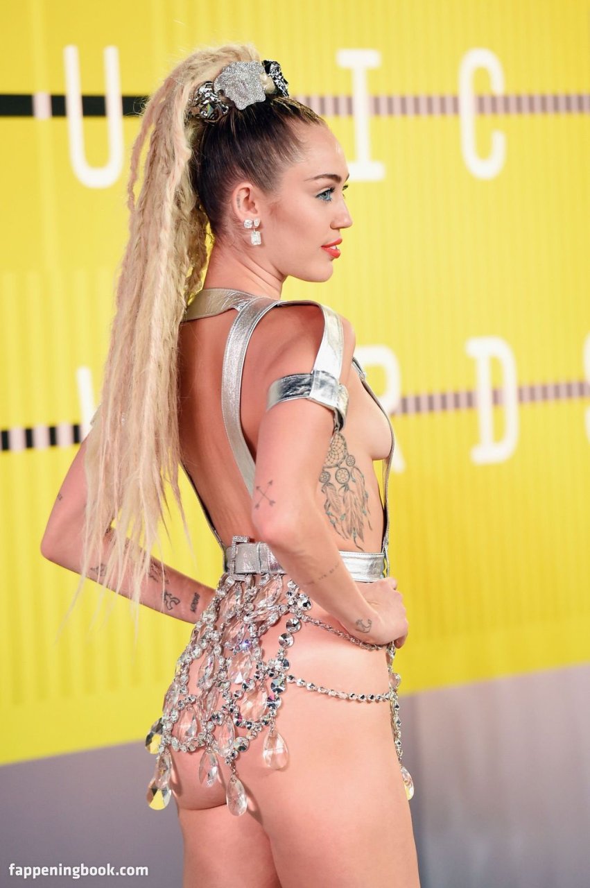 https://fappeningbook.com/photos/m/i/miley-cyrus/2000/1585.jpg