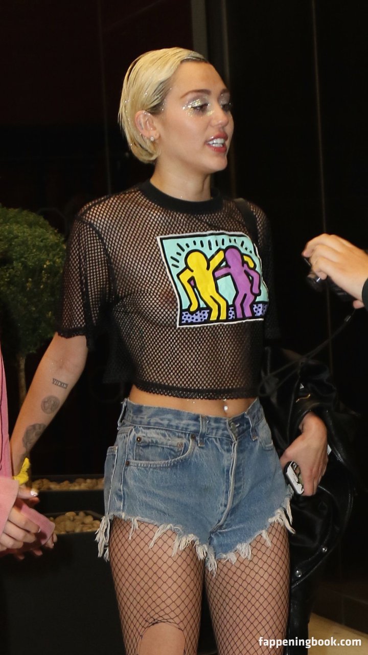 https://fappeningbook.com/photos/m/i/miley-cyrus/2000/1776.jpg