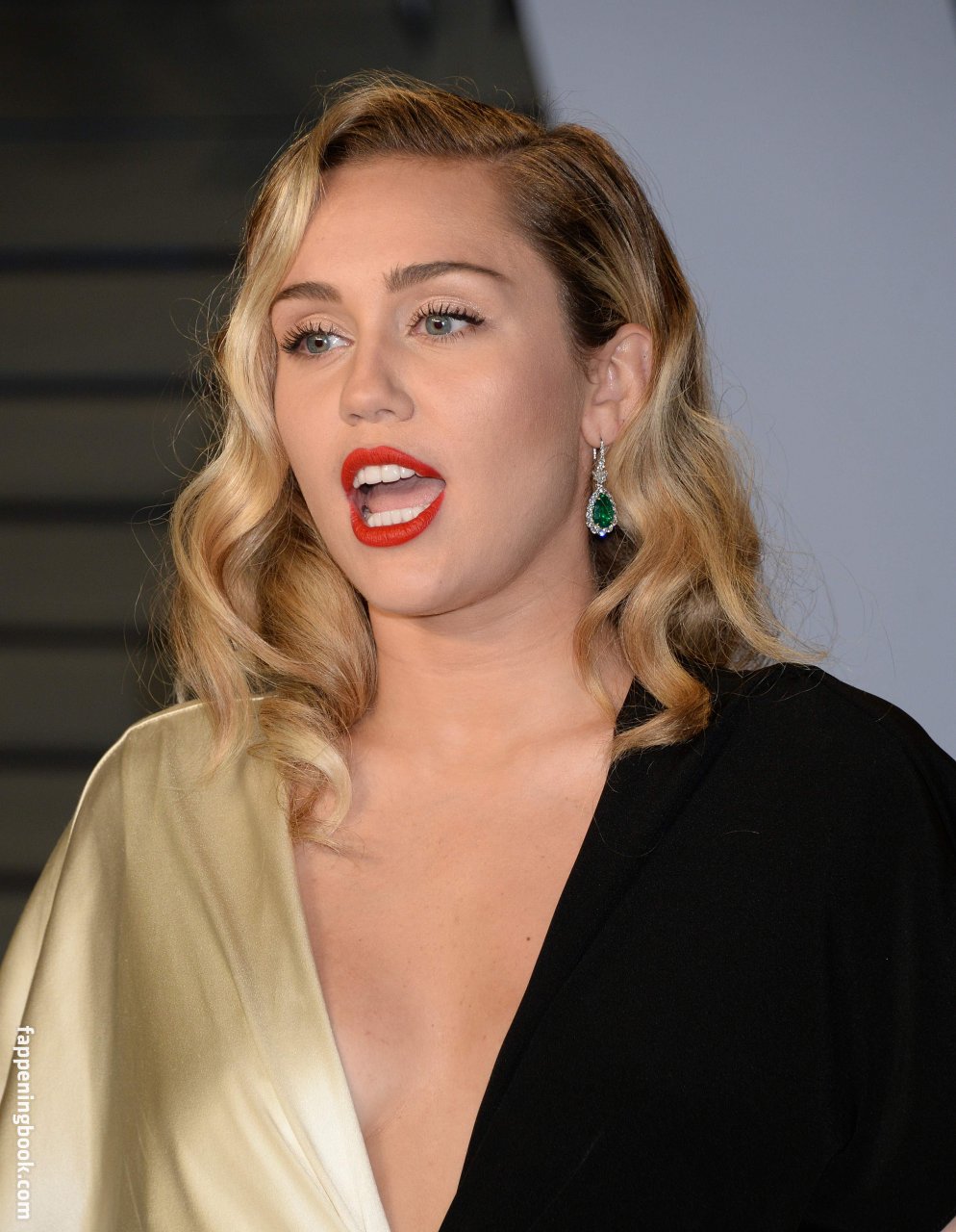 https://fappeningbook.com/photos/m/i/miley-cyrus/3000/2044.jpg