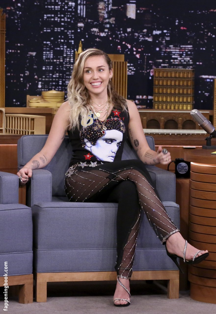 https://fappeningbook.com/photos/m/i/miley-cyrus/3000/2076.jpg