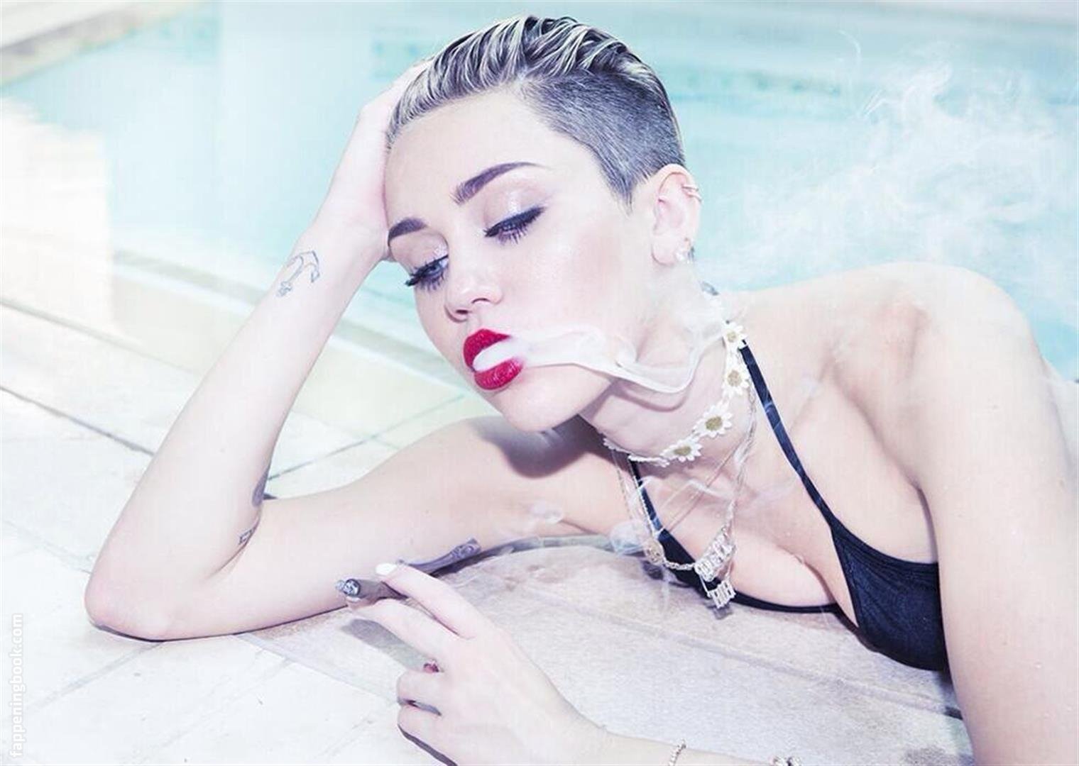 https://fappeningbook.com/photos/m/i/miley-cyrus/3000/2192.jpg