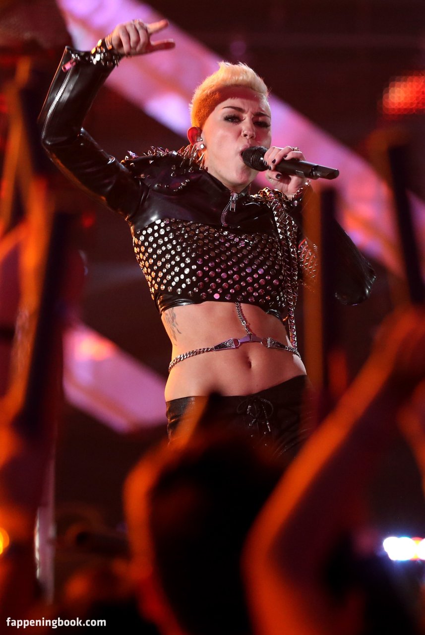 https://fappeningbook.com/photos/m/i/miley-cyrus/3000/2213.jpg