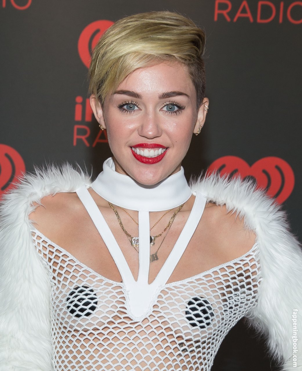 https://fappeningbook.com/photos/m/i/miley-cyrus/3000/2300.jpg