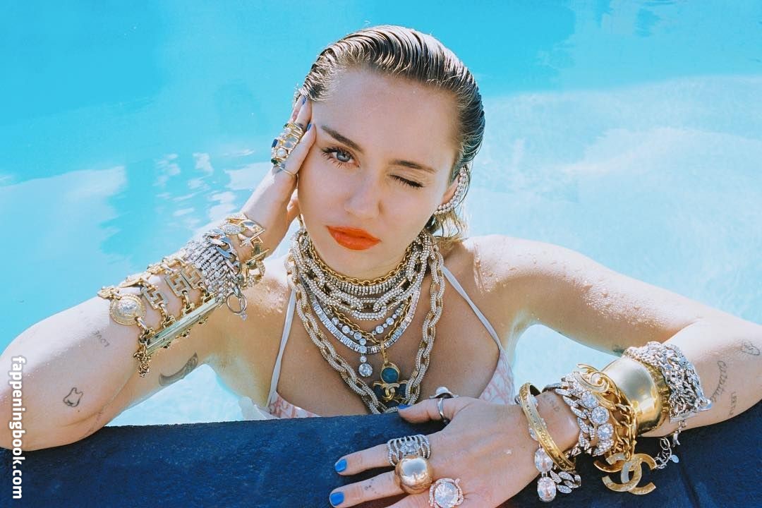 https://fappeningbook.com/photos/m/i/miley-cyrus/3000/2772.jpg