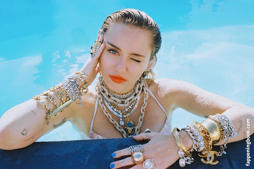 https://fappeningbook.com/photos/m/i/miley-cyrus/3000/2774.jpg