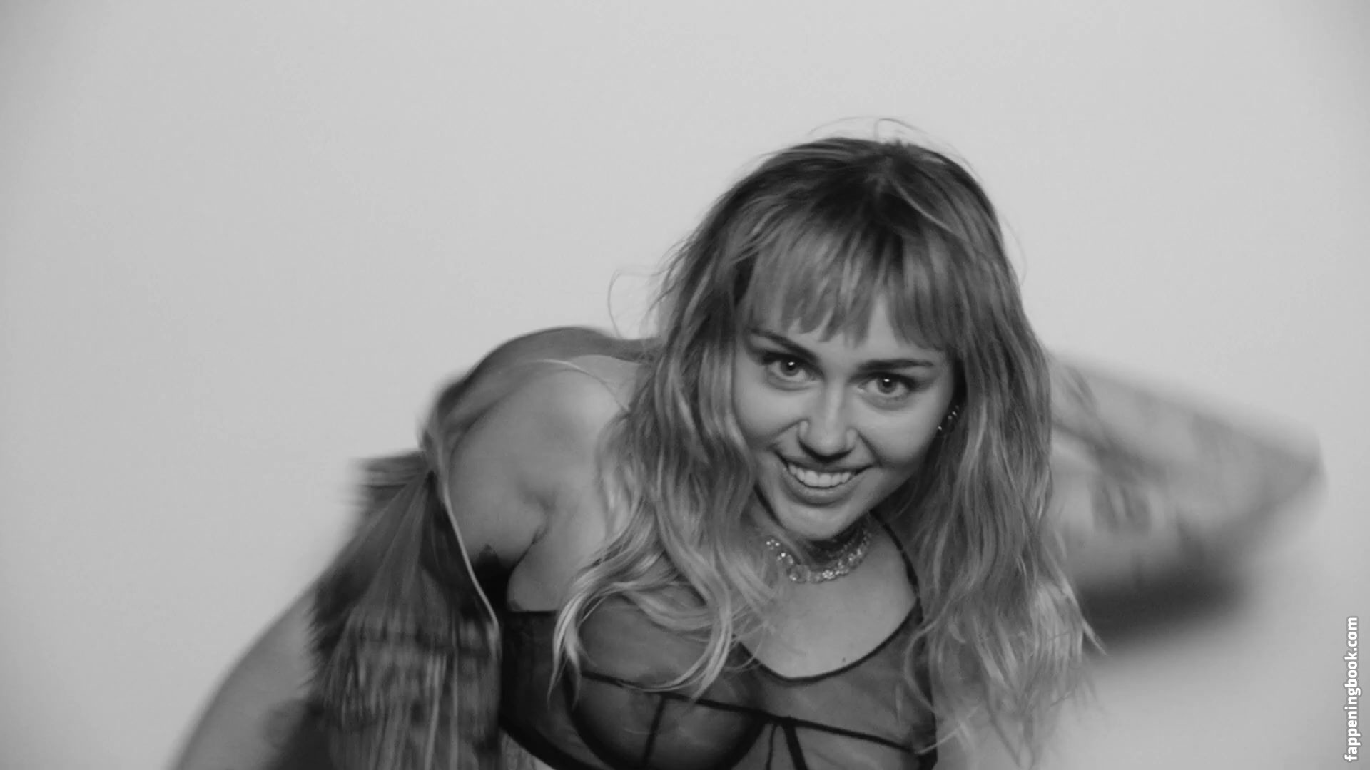 https://fappeningbook.com/photos/m/i/miley-cyrus/3000/2781.jpg