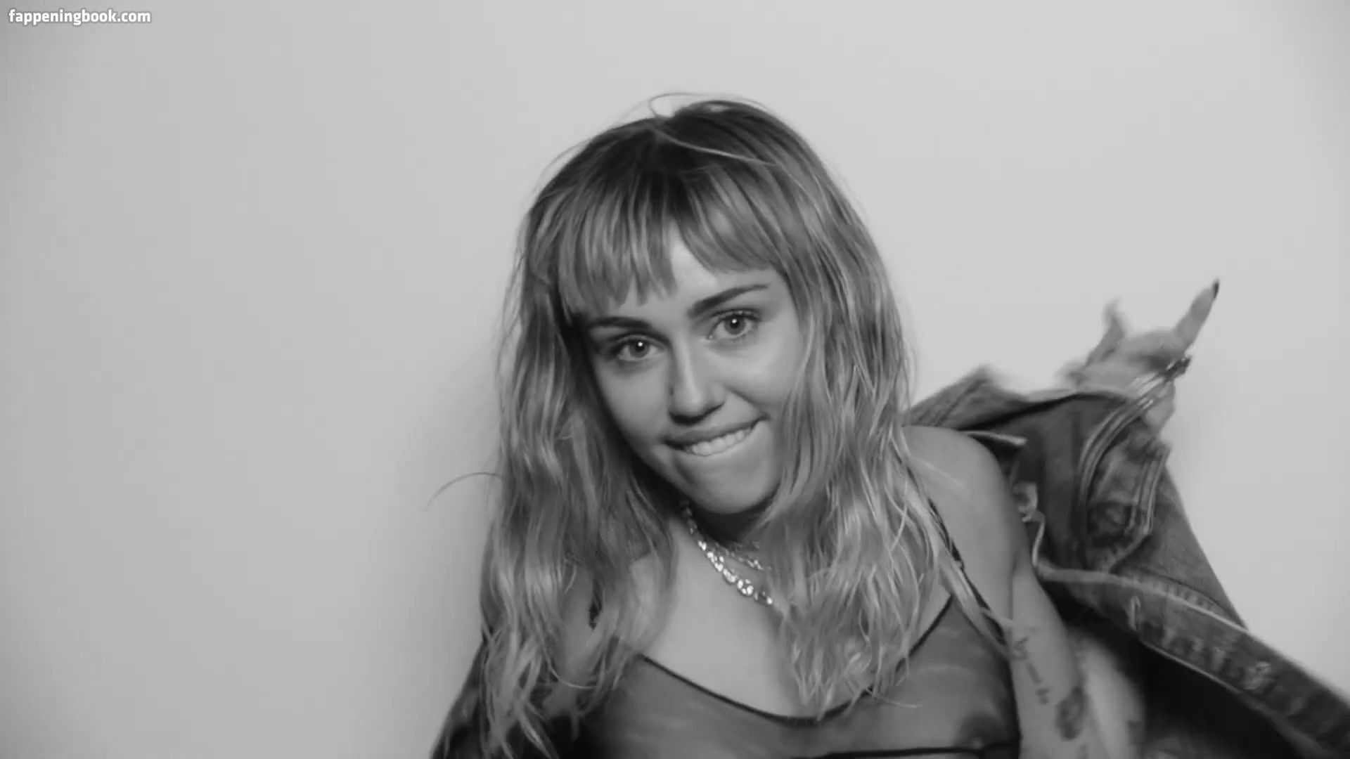 https://fappeningbook.com/photos/m/i/miley-cyrus/3000/2784.jpg