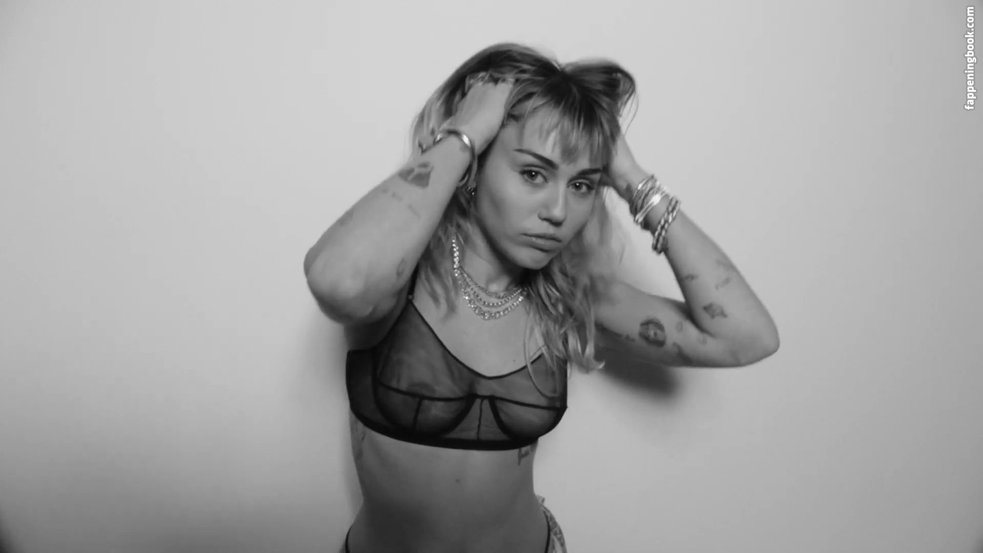 https://fappeningbook.com/photos/m/i/miley-cyrus/3000/2791.jpg