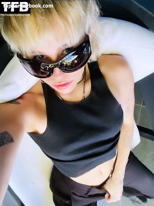 https://fappeningbook.com/photos/m/i/miley-cyrus/5000/4820.jpg