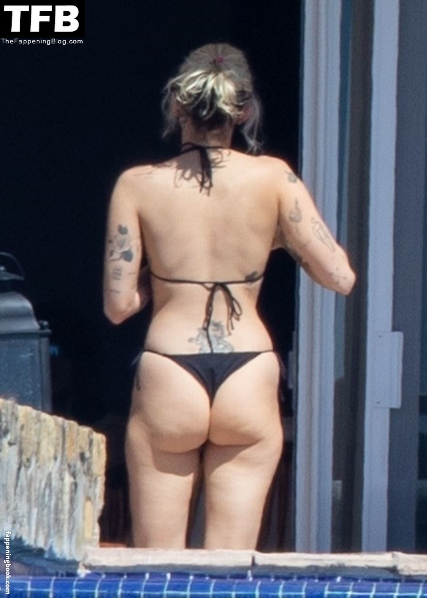 https://fappeningbook.com/photos/m/i/miley-cyrus/6000/5040.jpg