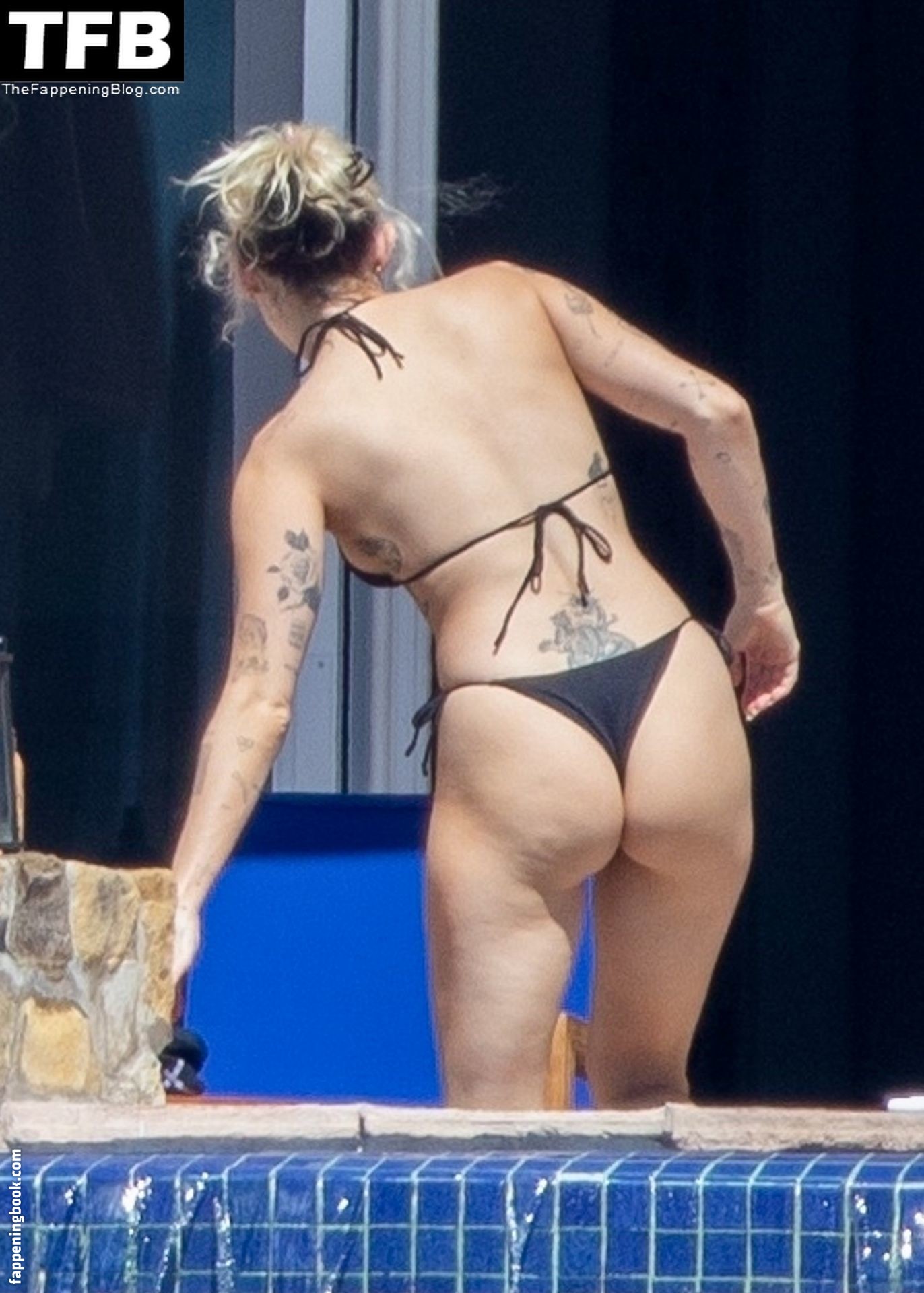 https://fappeningbook.com/photos/m/i/miley-cyrus/6000/5045.jpg