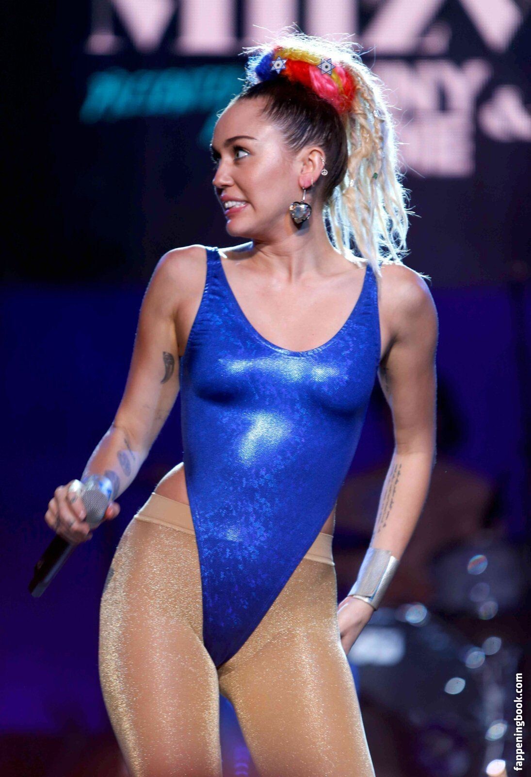 https://fappeningbook.com/photos/m/i/miley-cyrus/6000/5219.jpg