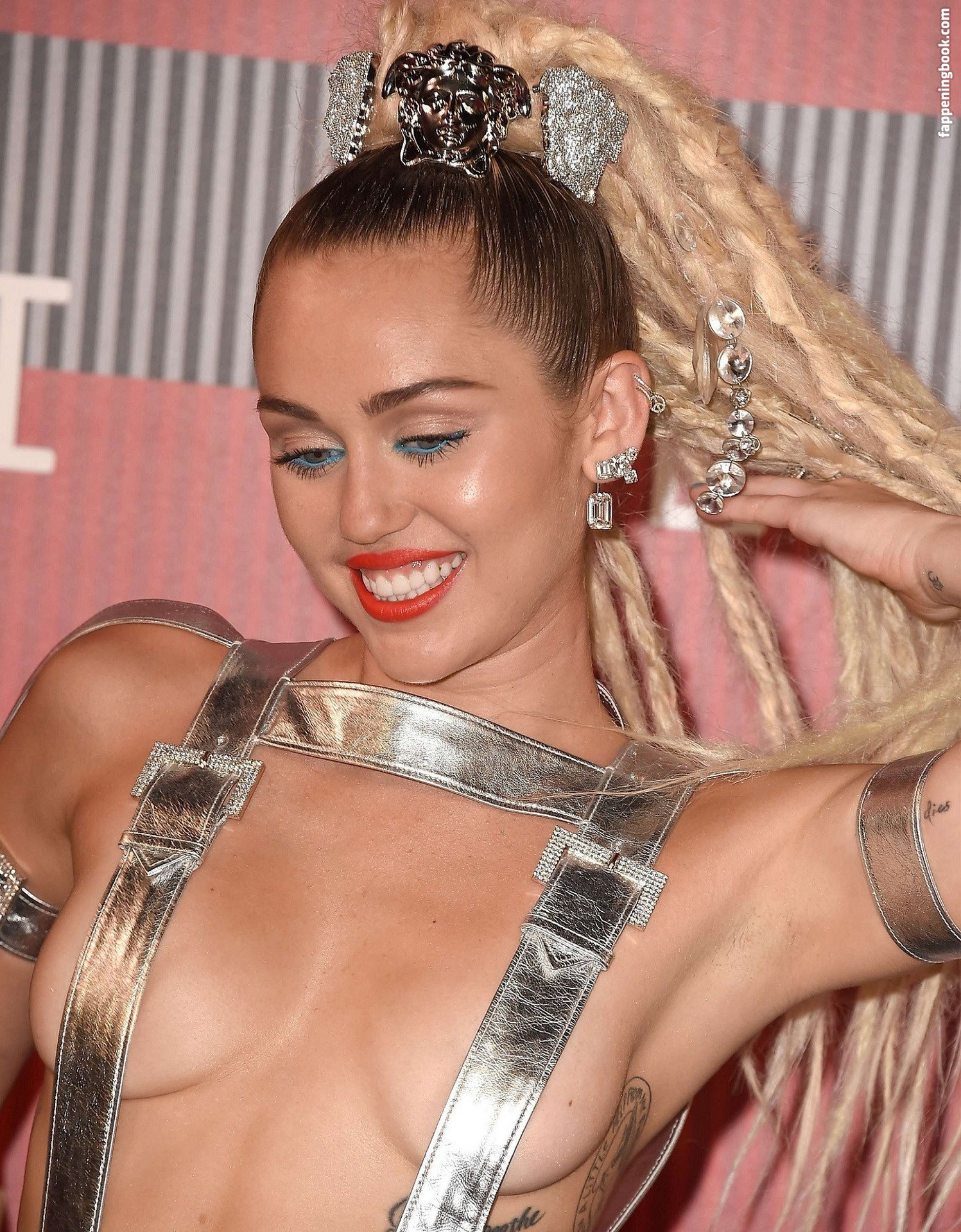 https://fappeningbook.com/photos/m/i/miley-cyrus/6000/5408.jpg