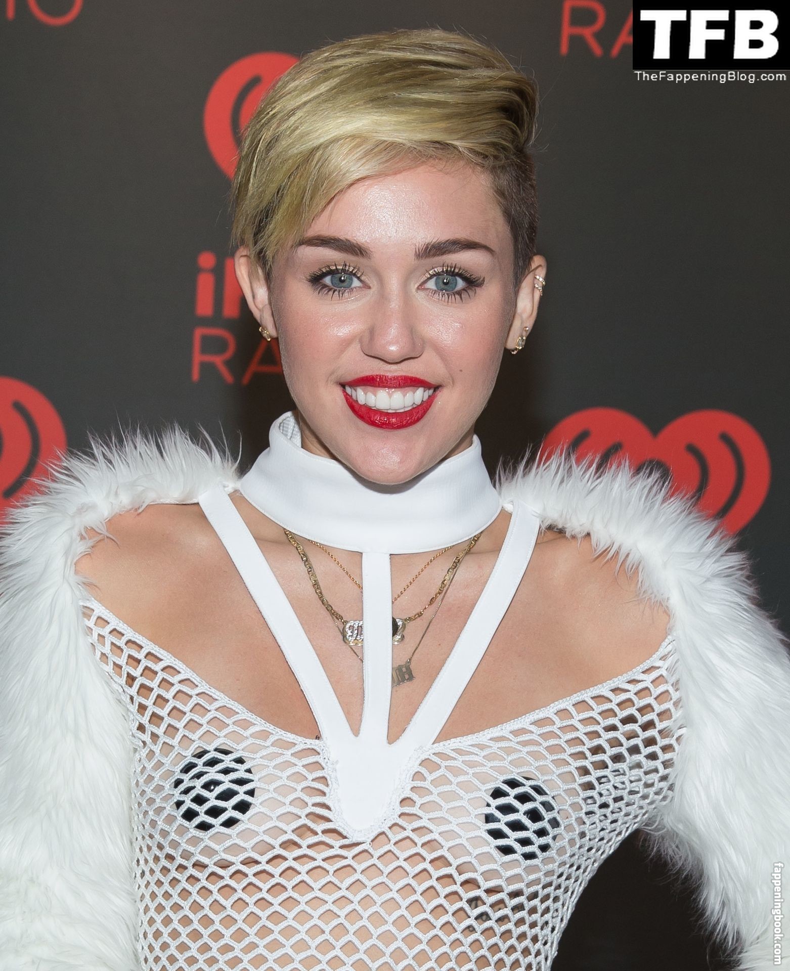 https://fappeningbook.com/photos/m/i/miley-cyrus/6000/5703.jpg