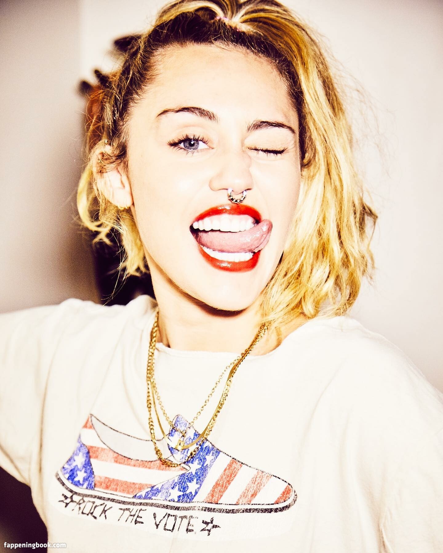 https://fappeningbook.com/photos/m/i/miley-cyrus/6000/5849.jpg