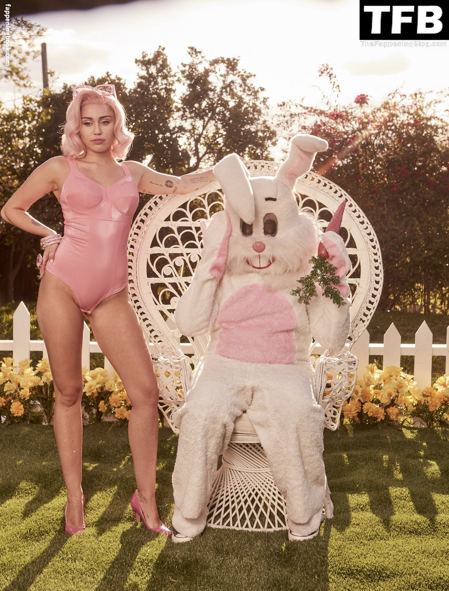 https://fappeningbook.com/photos/m/i/miley-cyrus/6000/5930.jpg