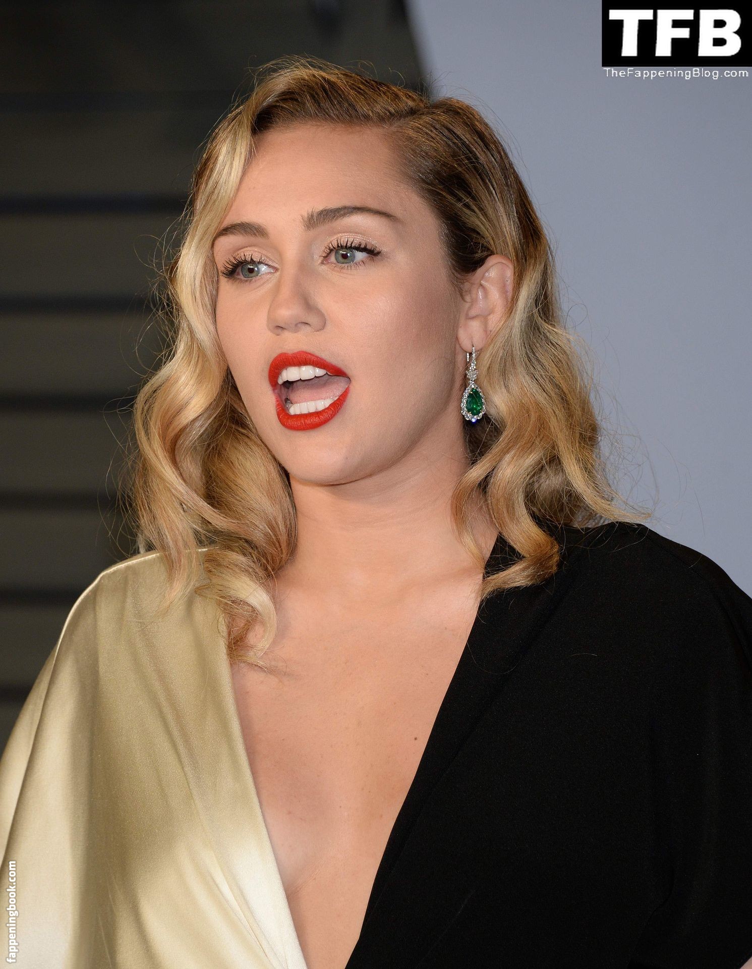 https://fappeningbook.com/photos/m/i/miley-cyrus/7000/6208.jpg