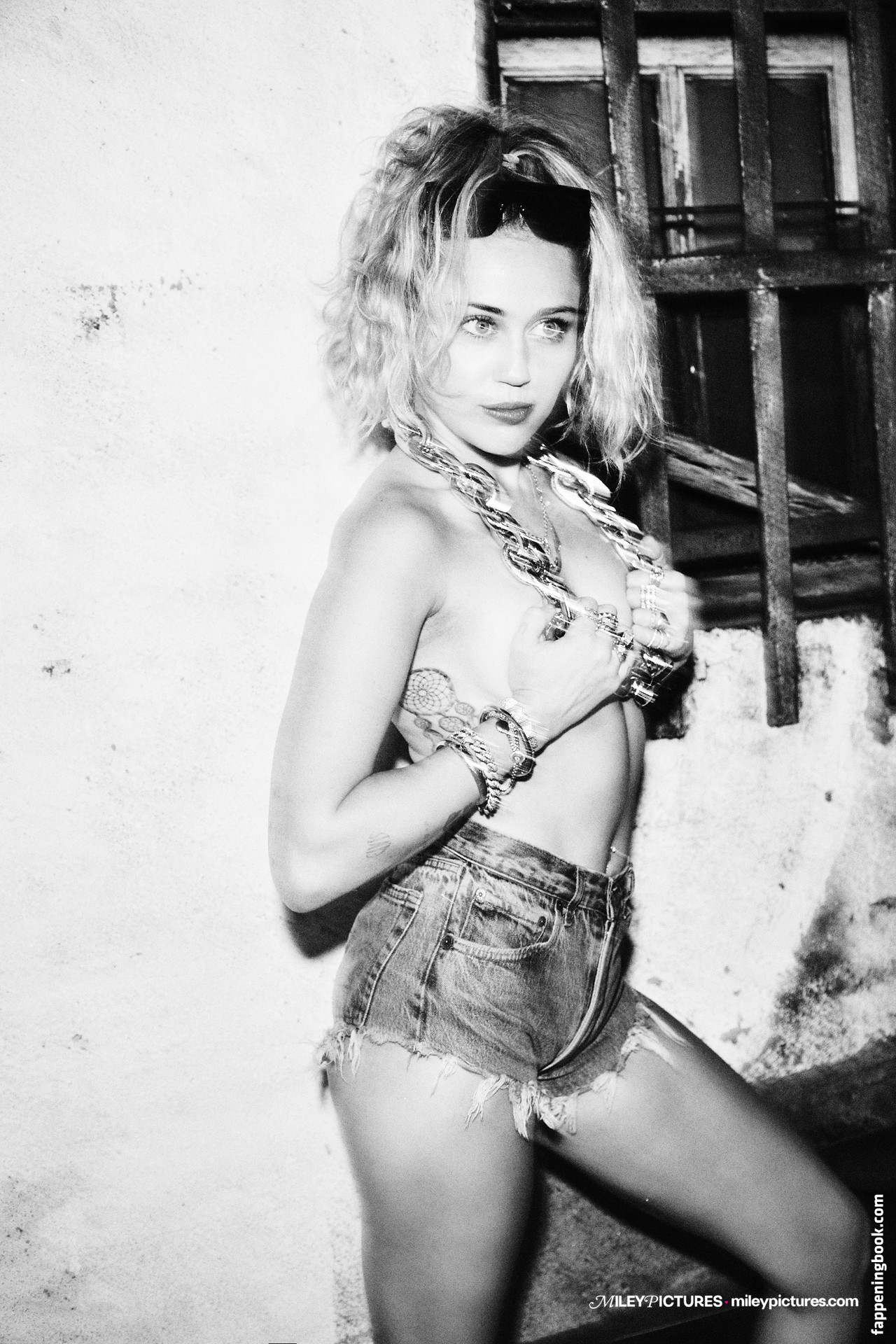 Miley Cyrus Nude OnlyFans Leaks