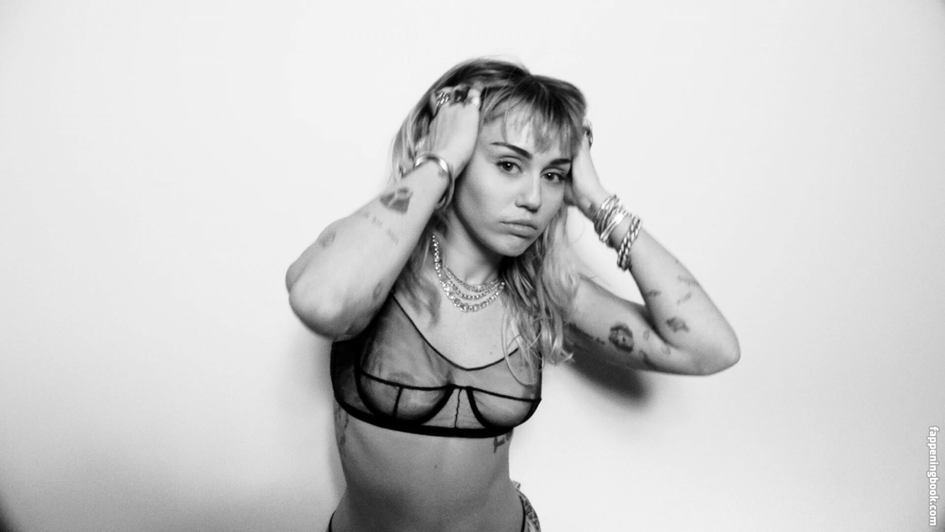 https://fappeningbook.com/photos/m/i/miley-cyrus/7000/6614.jpg