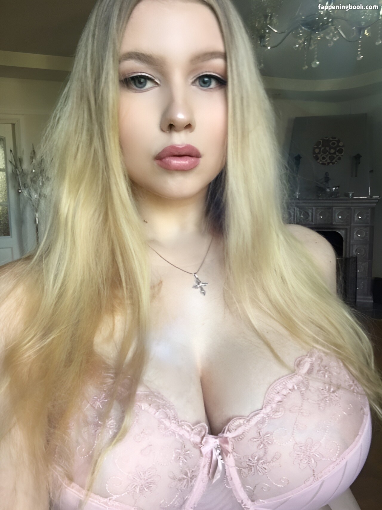 MissParaskeva Nude OnlyFans Leaks