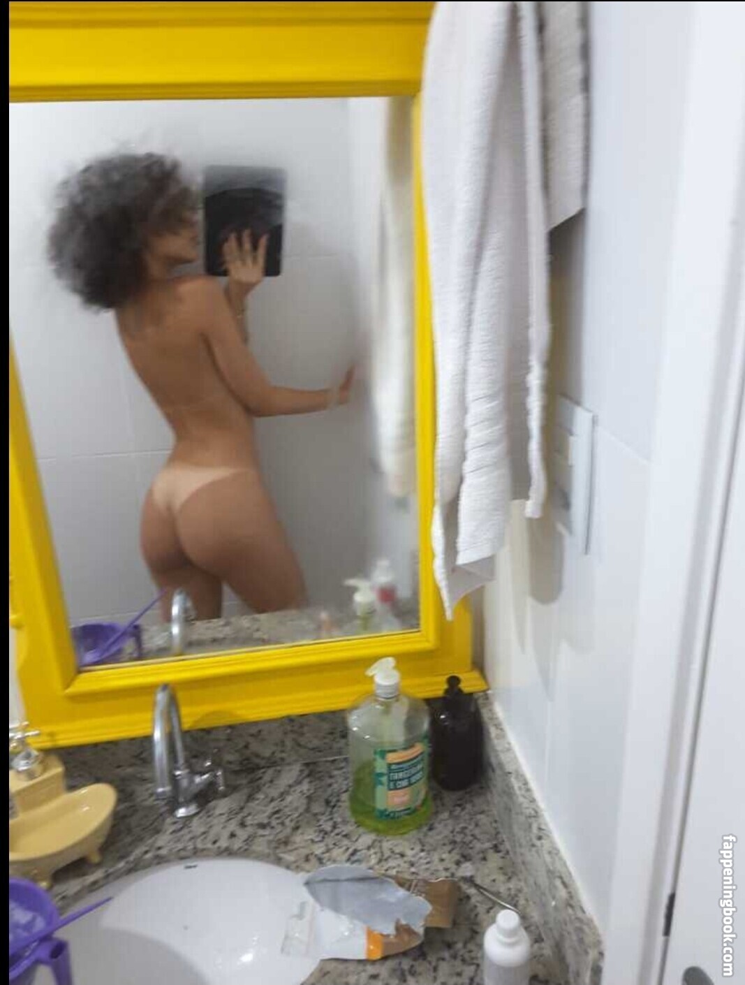 Mtnuaporra Nude