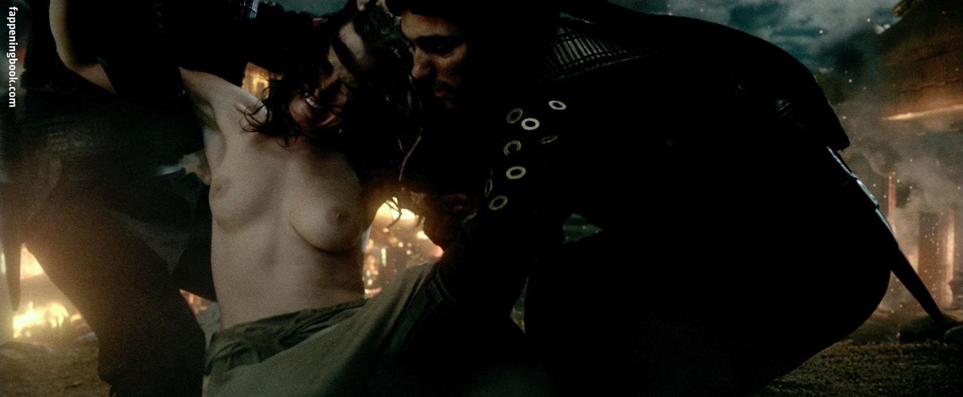 Nude Roles in Movies: 300: Rise of an Empire (2014) .