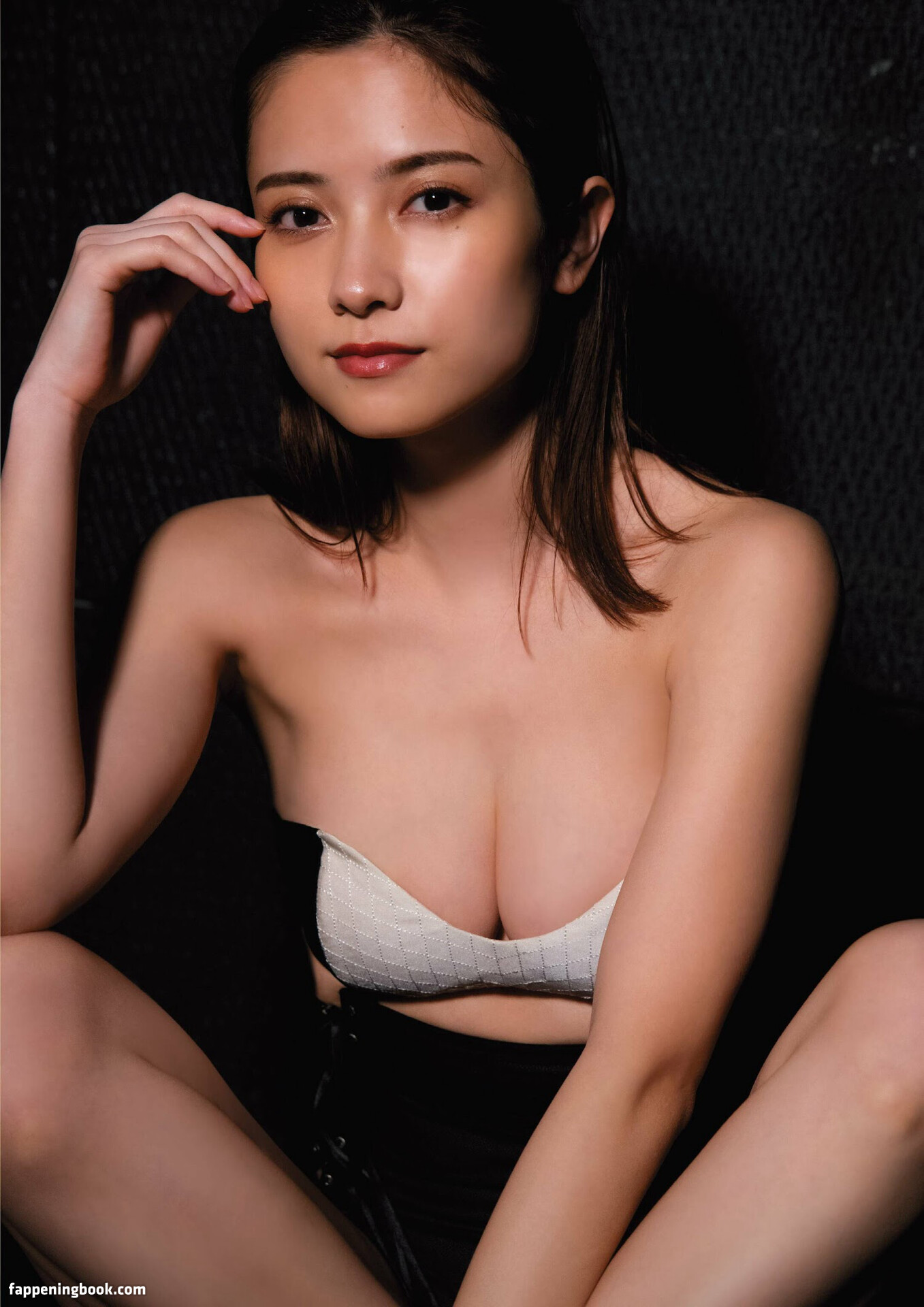 Nashiko Momotsuki Nude