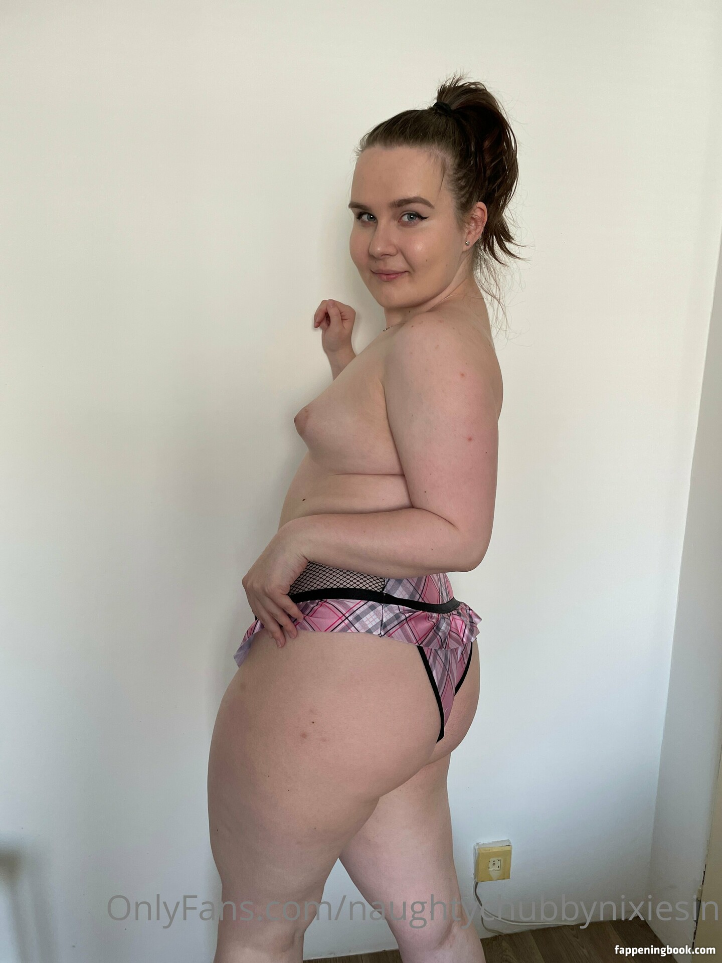 Naughtychubbynixiesin Nude OnlyFans Leaks