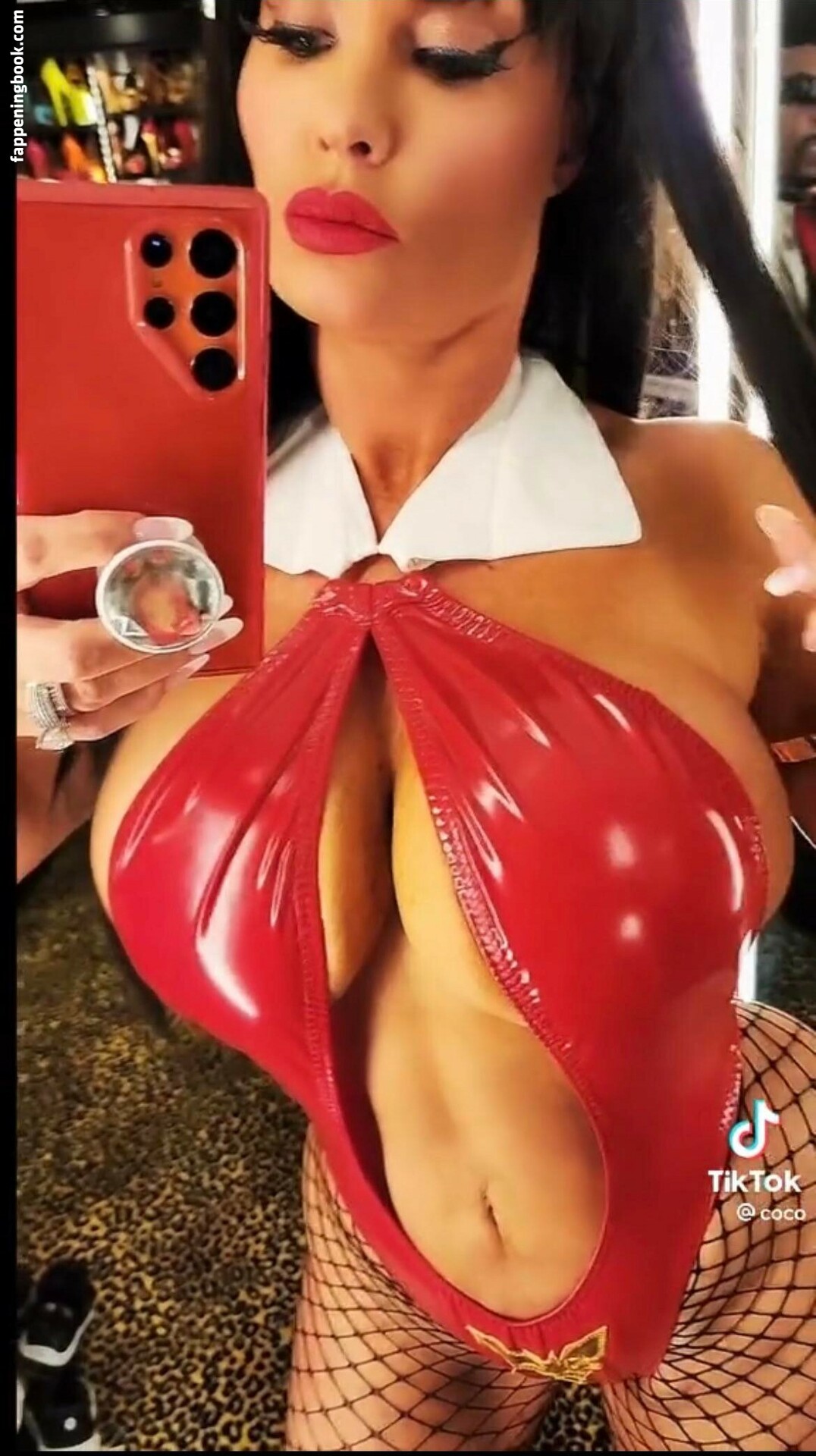 https://fappeningbook.com/photos/n/i/nicole-coco-austin/1000/557.jpg