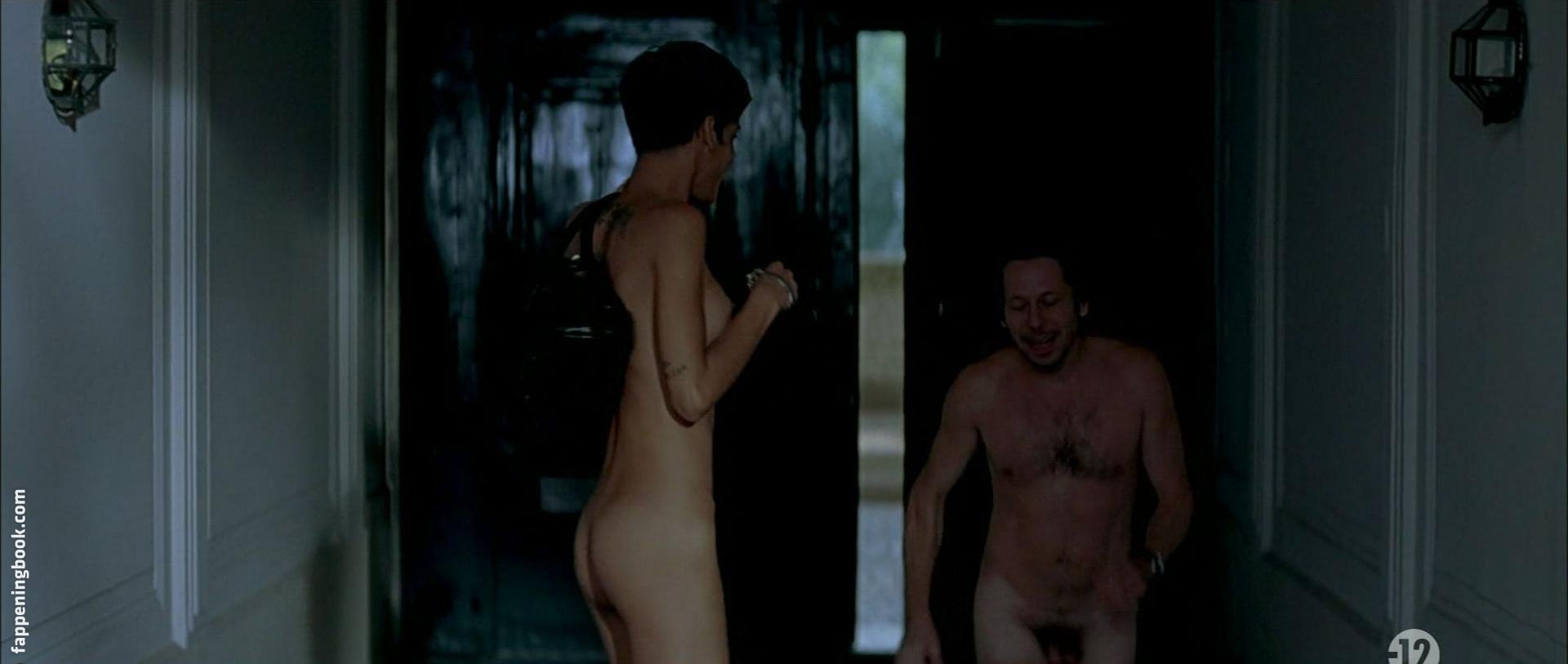 Nude Roles in Movies: Happy End (2009). 