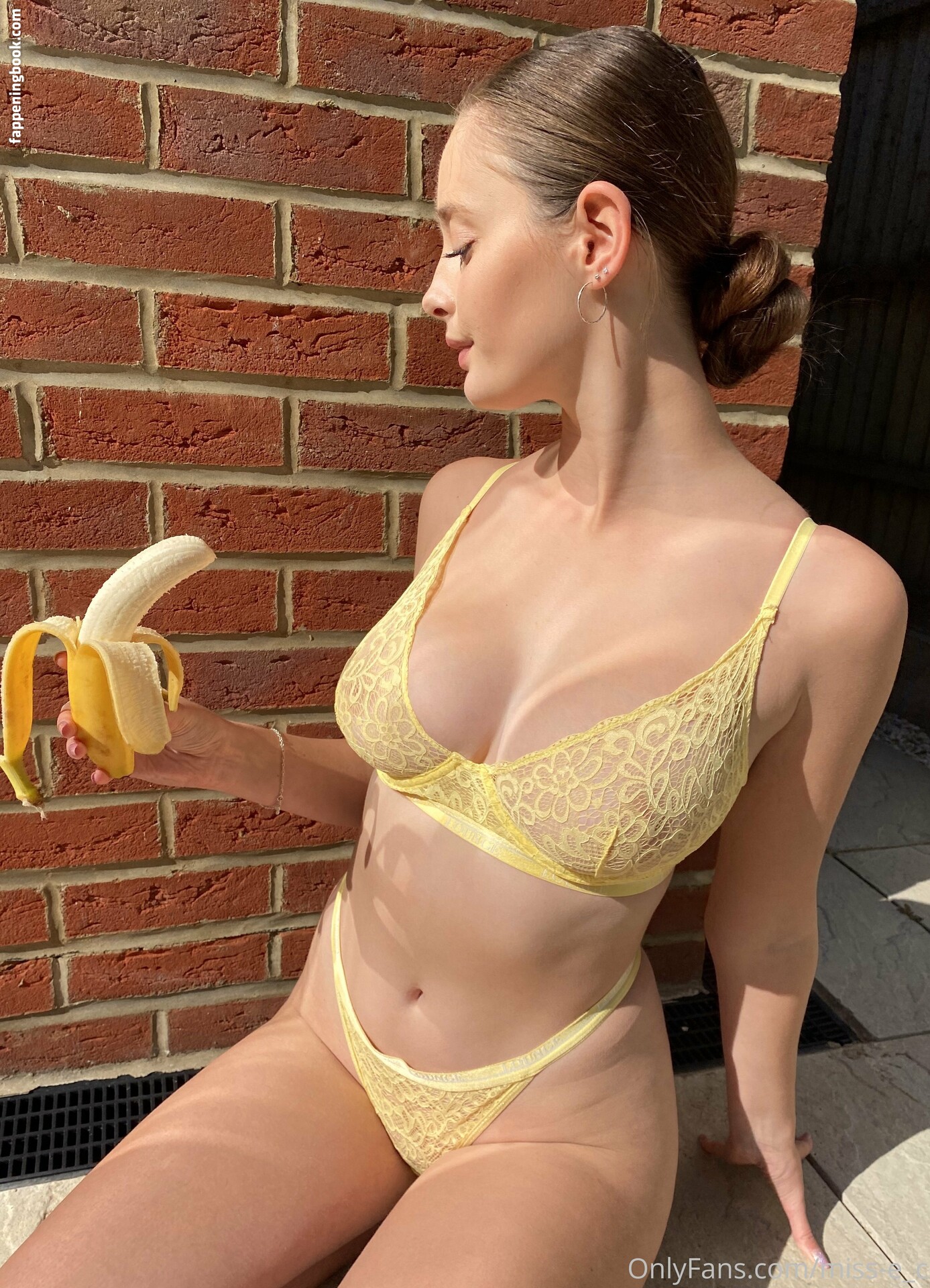 Onlyy_em Nude OnlyFans Leaks