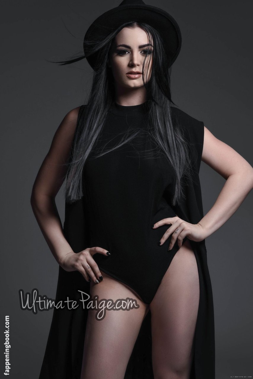 Paige (WWE) Nude