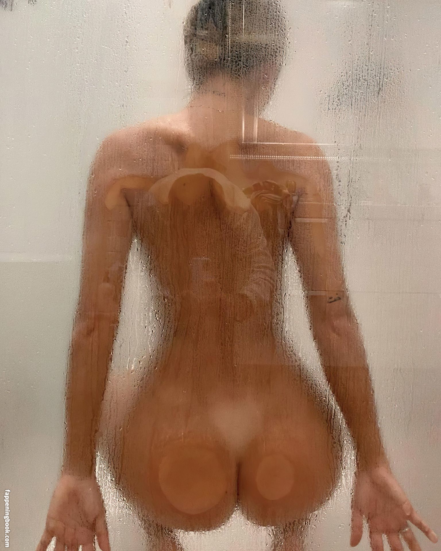 Pauline Tantot Nude