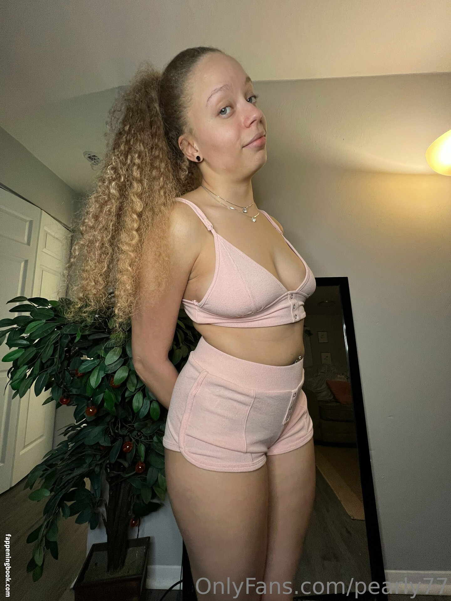 Pearly77 Nude OnlyFans Leaks