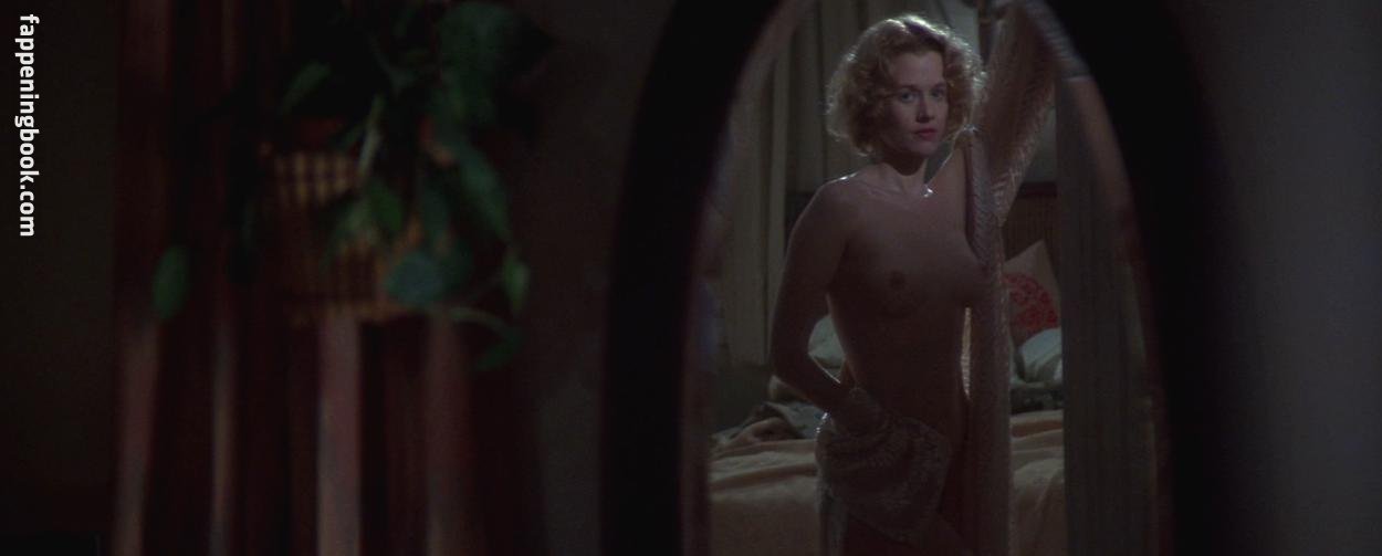 Penelope Ann Miller Nude