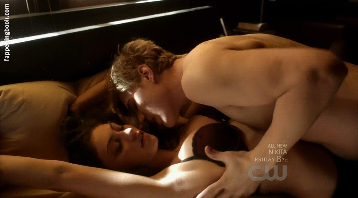 Phoebe Tonkin Nude