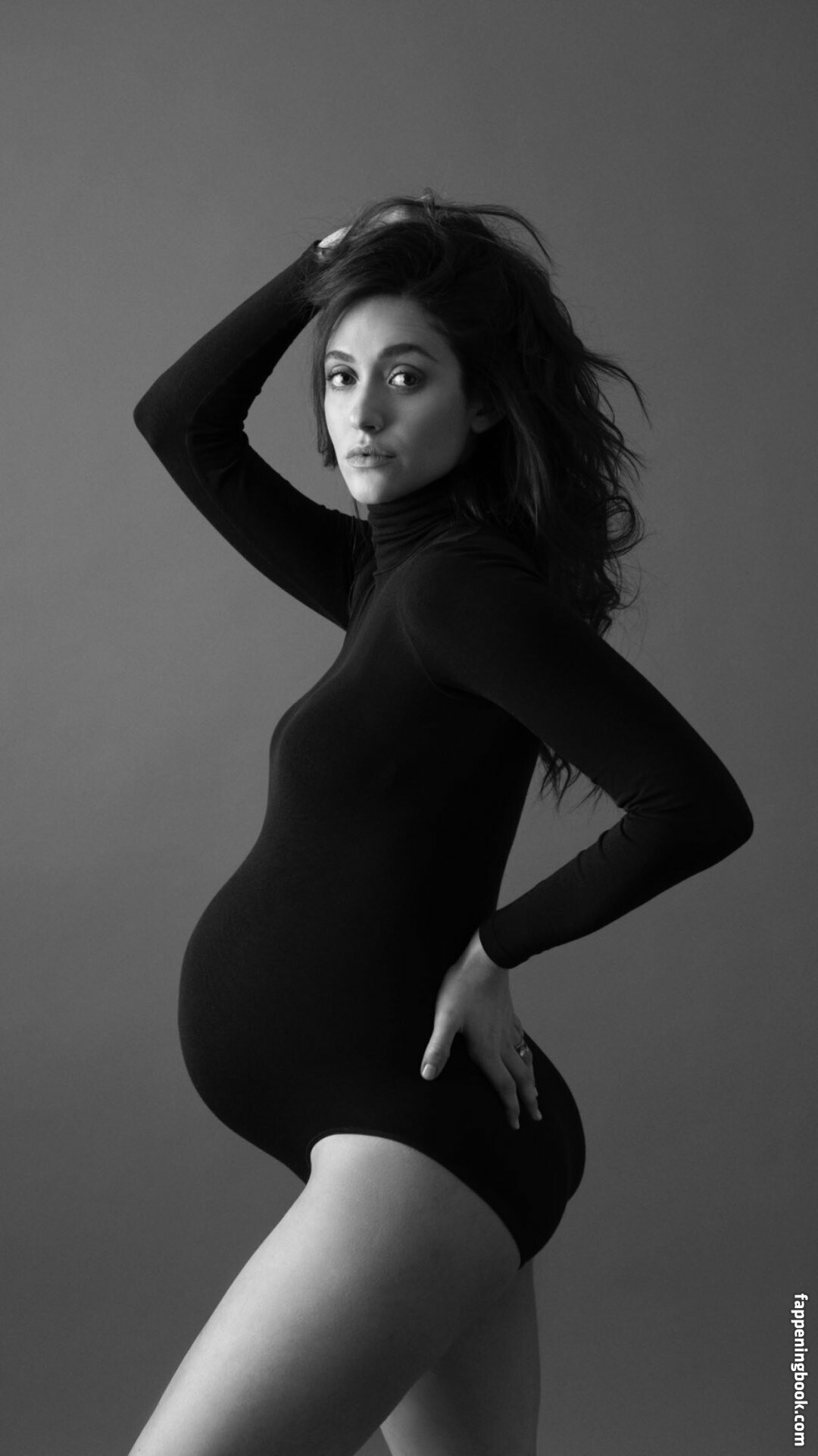 Pregnant Celebs Nude