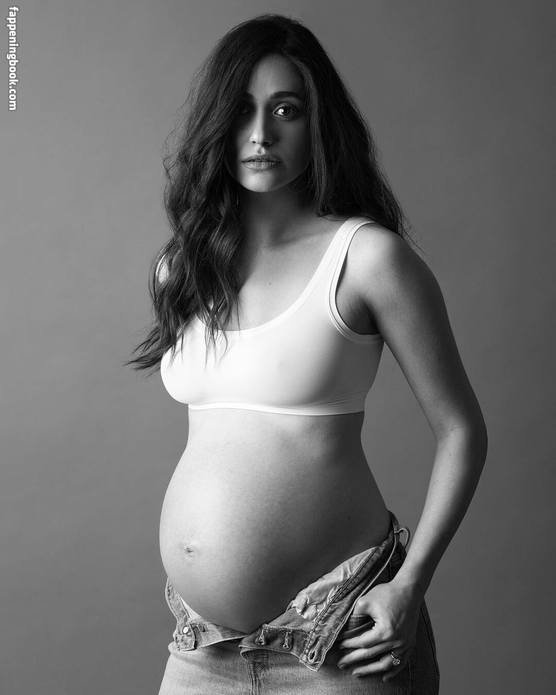 Pregnant Celebs Nude