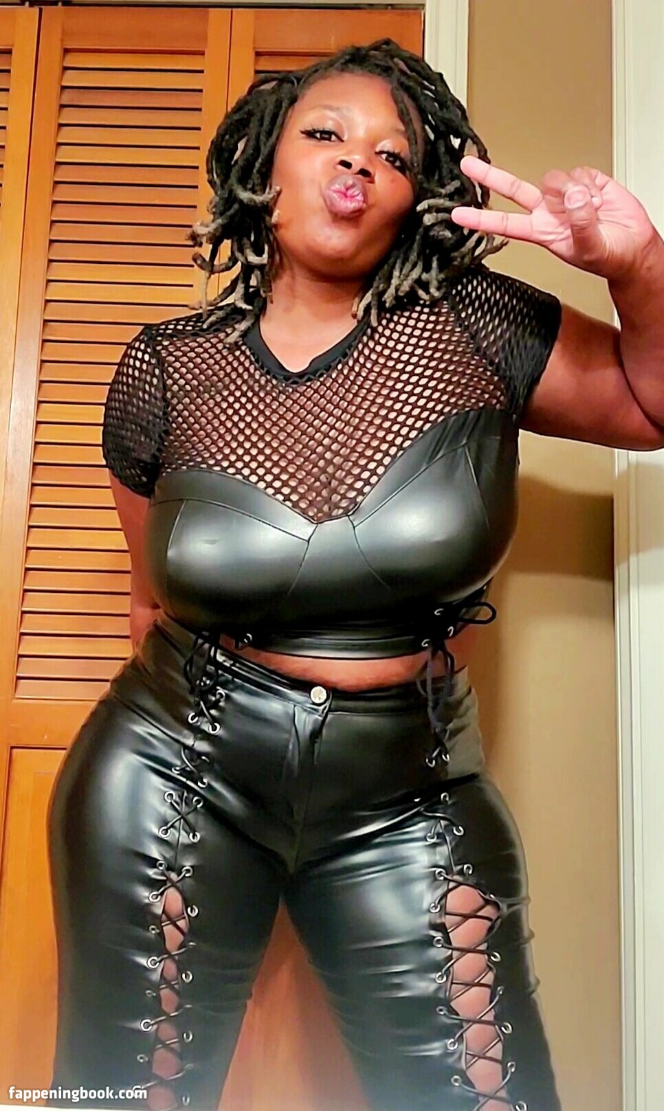queen_nebdovine Nude OnlyFans Leaks