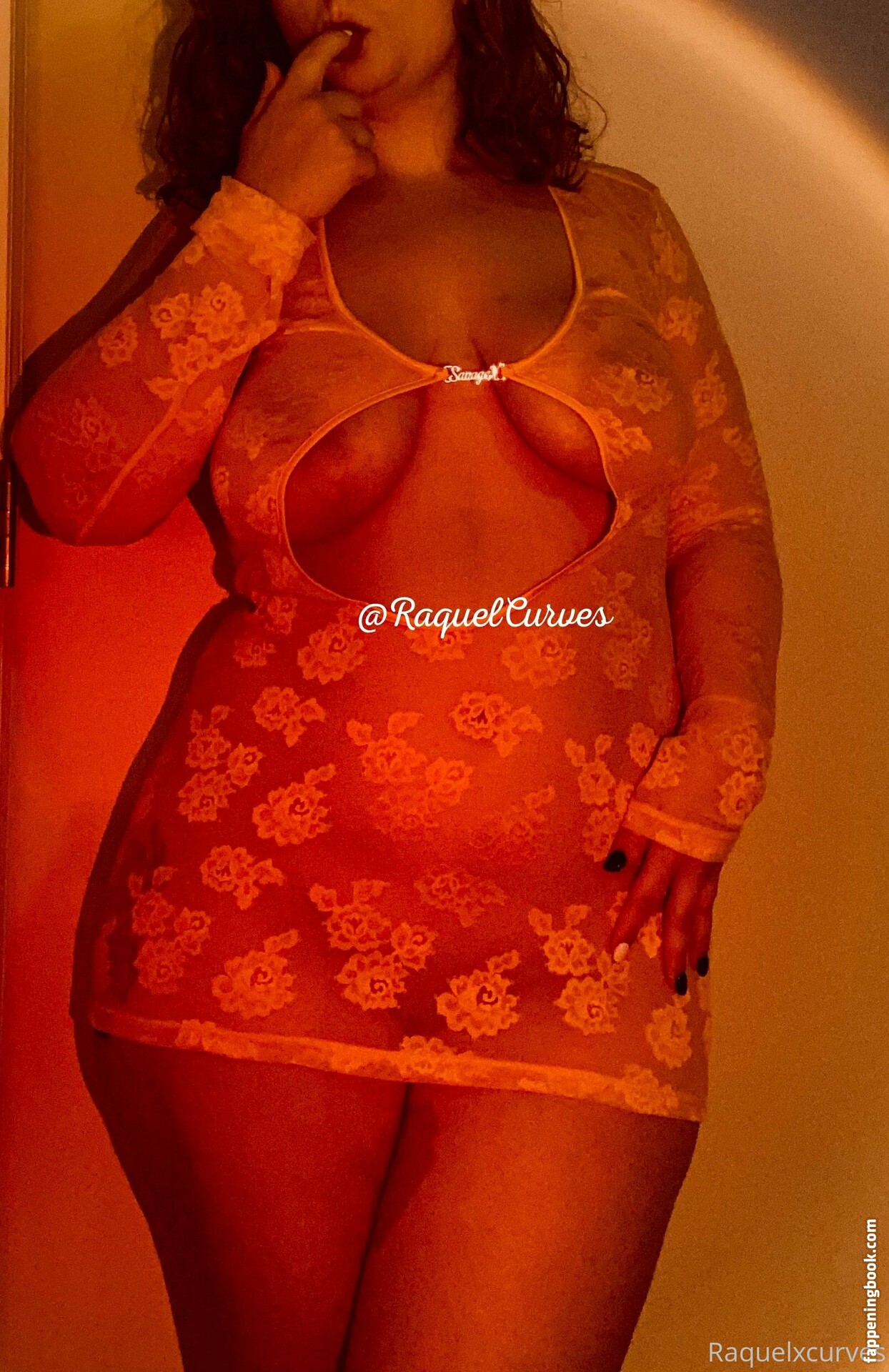 raquelxcurves Nude OnlyFans Leaks