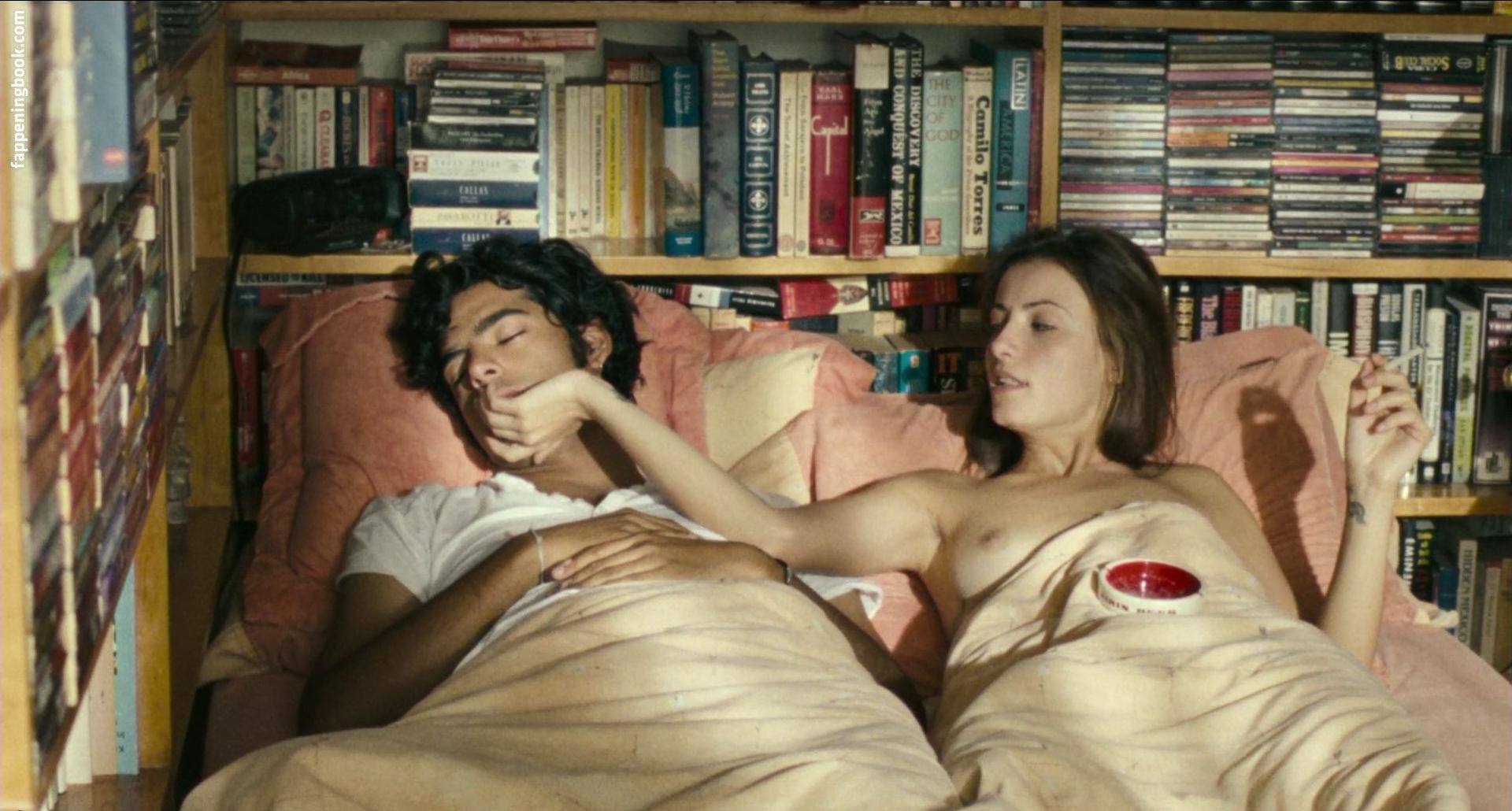 Nude Roles in Movies: Rezeta (2012). 