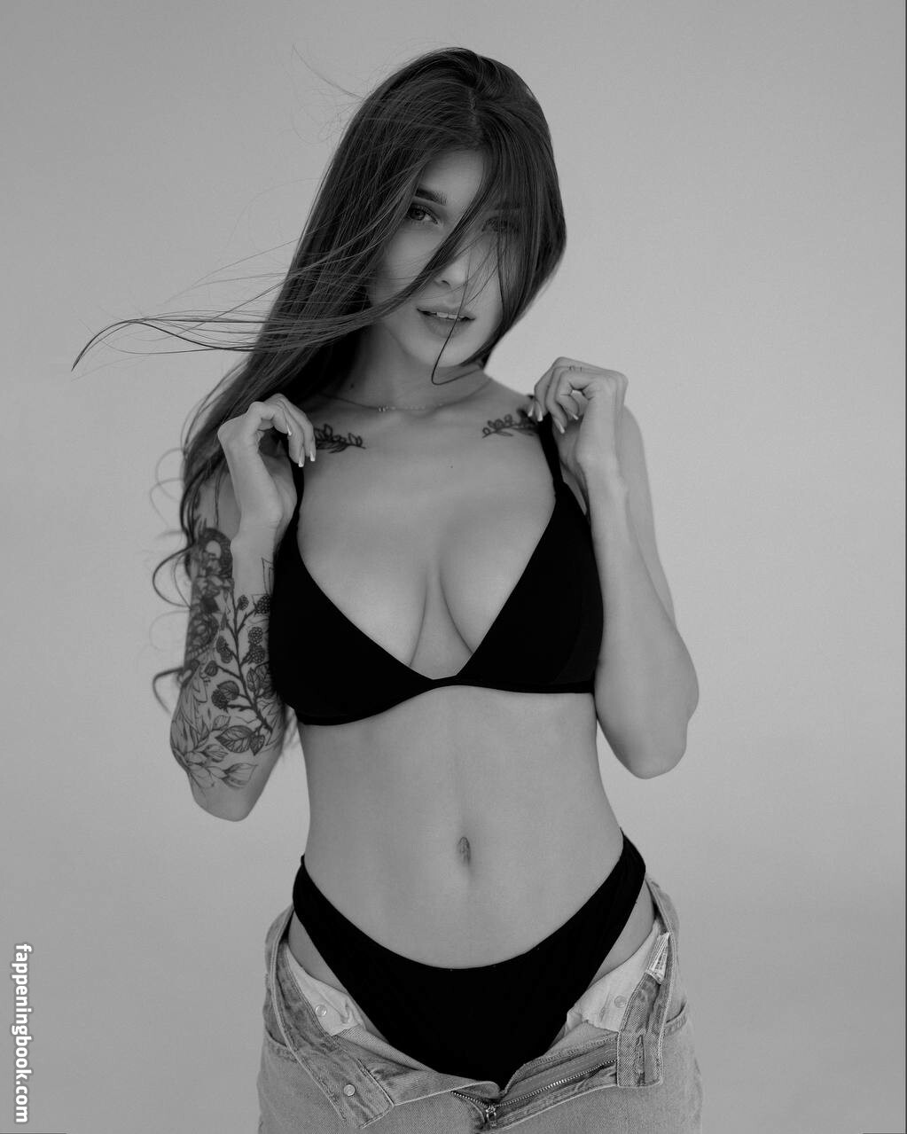 Rich_Roxy Nude