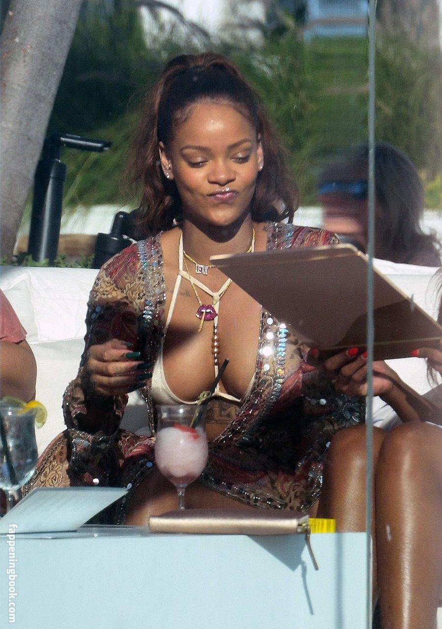 Rihanna Naked Tits