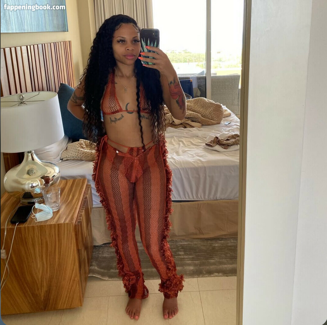 Rihannasforehead9 Nude