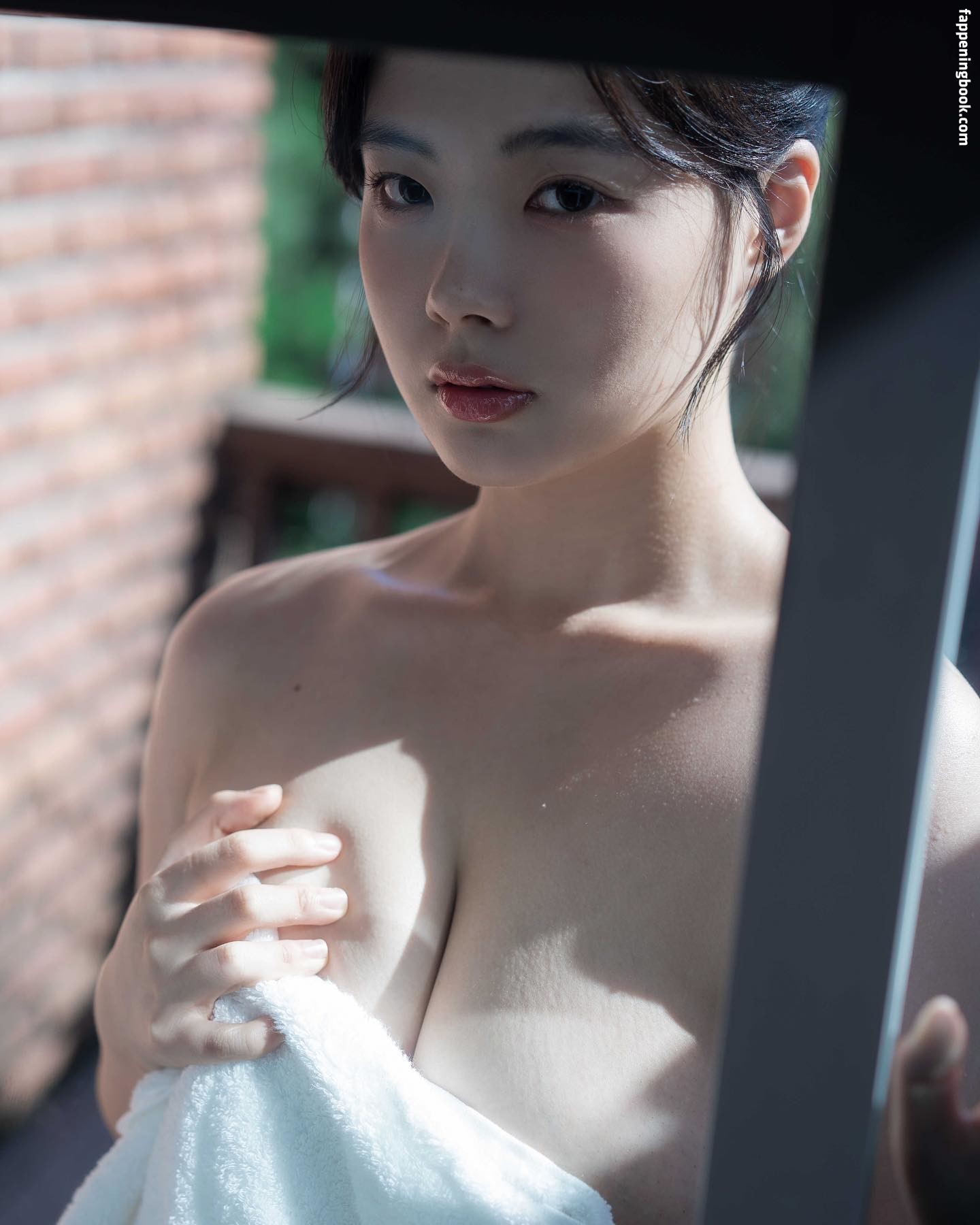 Roah Leehee Nude