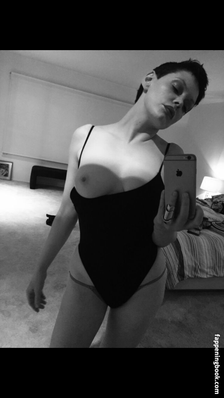 Rose McGowan Nude