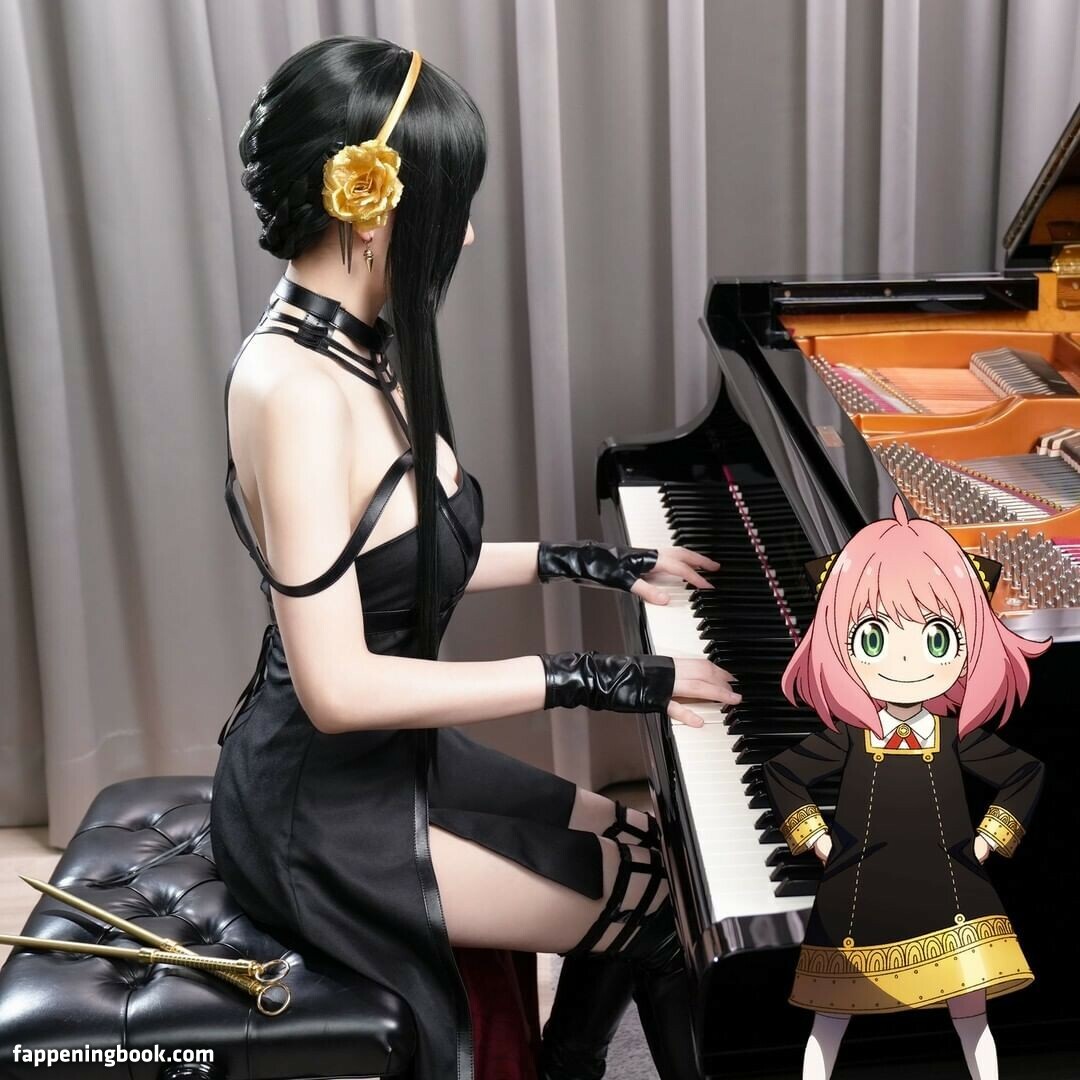 Ru’s Piano Nude